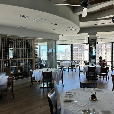 Waikiki Beach Experience! Luxury Oceanview Suite! 호놀룰루 외부 사진