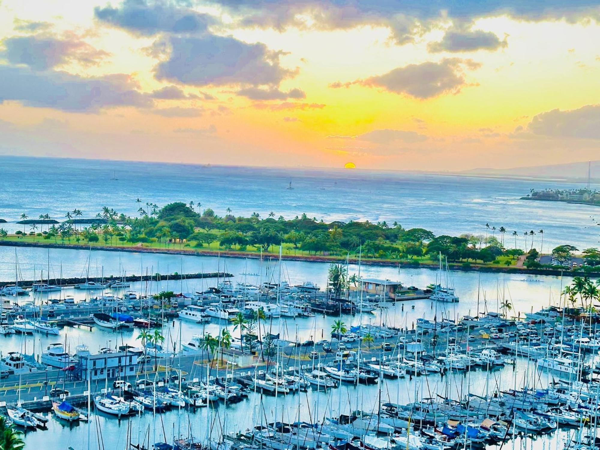 Waikiki Beach Experience! Luxury Oceanview Suite! 호놀룰루 외부 사진
